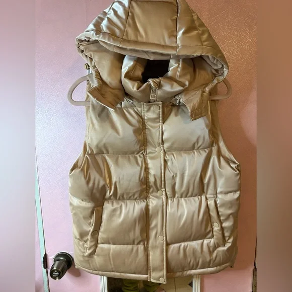 Forever 21 Puffer vest with removable hoodie